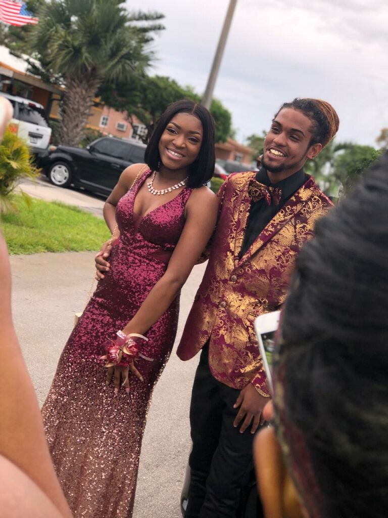 __ChicaBella's tweet photo. Flossy.. #miramarprom2k18 #miramarprom https://t.co/mwoYGQ54X6