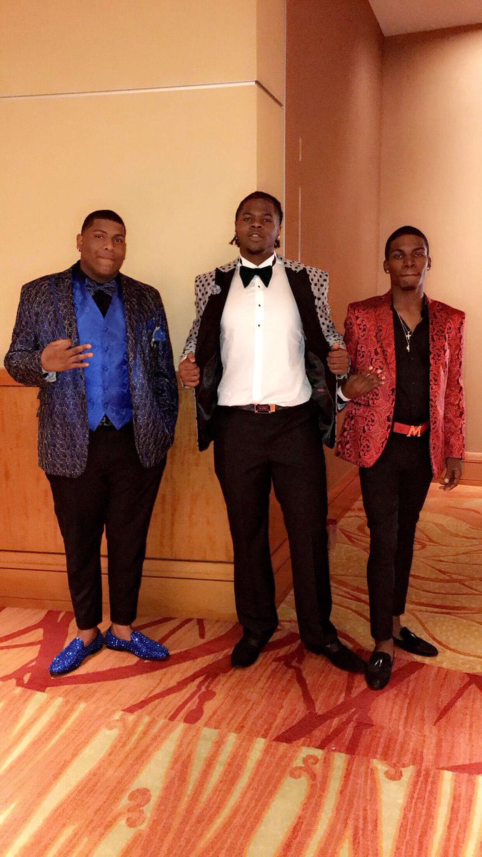 TheRealCDub__'s tweet photo. #2k18prom 🖤 https://t.co/PgYRyLgHbh