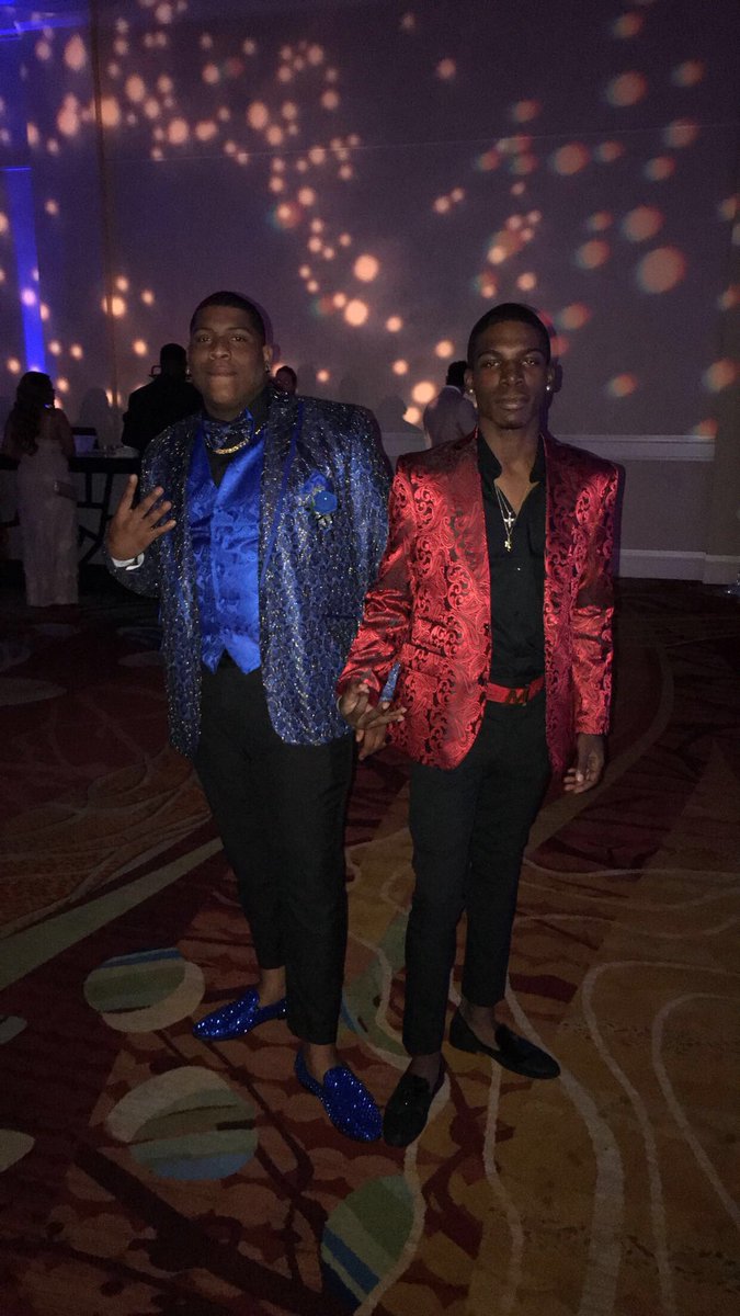 TheRealCDub__'s tweet photo. #2k18prom 🖤 https://t.co/PgYRyLgHbh