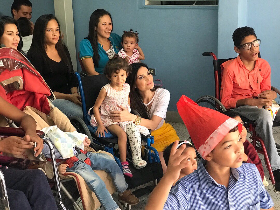 CATERINAV's tweet photo. #13May De esos chiquititos que me ha regalado la vida! 🙌🏻
Muchas formas de ser mamá...
Mientras llegan otros hijos. 
Qué se vengan más!
Bendita #Venezuela 🇻🇪 https://t.co/Lu11gc3Aal