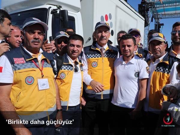 SuhaviB's tweet photo. Paramedik5bin Kadroistiyorr ne olır yeter artık ambulansları 112 yi önemseyin @Dr_Demircan @AhmetBOgutken @DrRecepAkdag @RT_Erdogan @TC_Basbakan @acilafetgovtr  🚑🚑🚑 https://t.co/SCdwL1bwd8