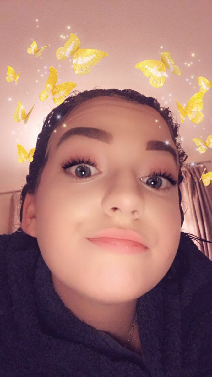 hollands_hoe's tweet photo. I’m dying my hair... again😂 I look an actual mess oops https://t.co/CRdRrazvmz