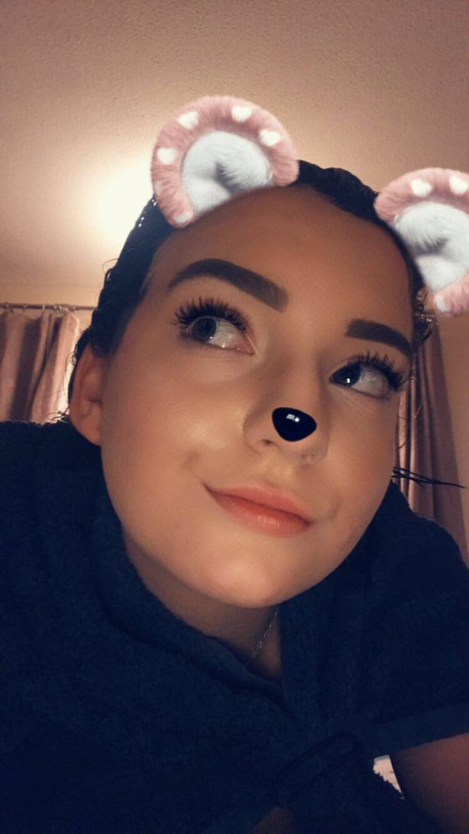 hollands_hoe's tweet photo. I’m dying my hair... again😂 I look an actual mess oops https://t.co/CRdRrazvmz