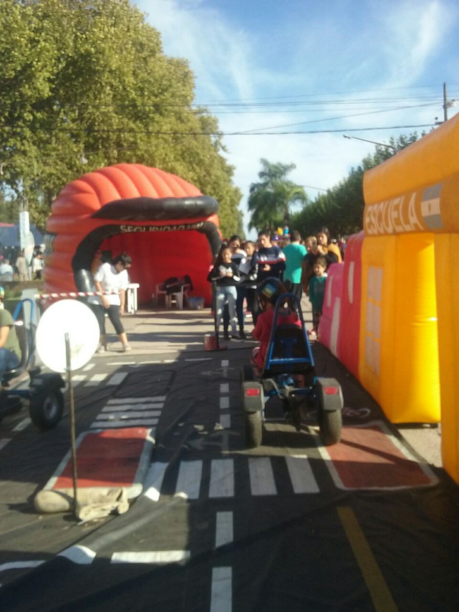 RedSegVial's tweet photo. Seguimos en la #Fespal en la localidad de #Chabas trabajando con los niños en educación vial, enseñandoles las normas de tránsito y de seguridad.
@GobSantaFe @MinSegSF @maxipullaro https://t.co/Hbl8BkKHLc