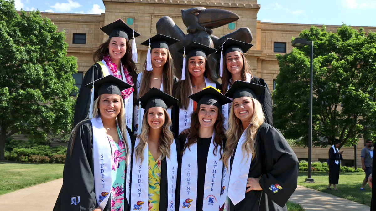 KUSoftball's tweet image. Big things ahead for this group! 

🎓 #KUsoftball #KUgrad