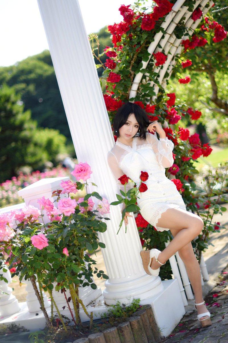 akane0226n's tweet photo. akaneとお花シリーズ✨🌷🌹🌹🌷
お花はみんな好きだー！

photo by TASAKI https://t.co/nvjUDkO6iB