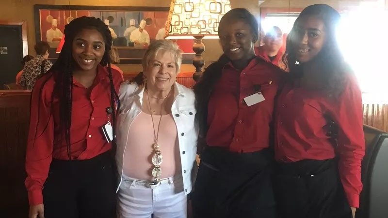 koconews's tweet photo. Restaurant staff makes Mother's Day special for mother eating alone https://t.co/52qnPAhVxz https://t.co/oHApxlHN9d