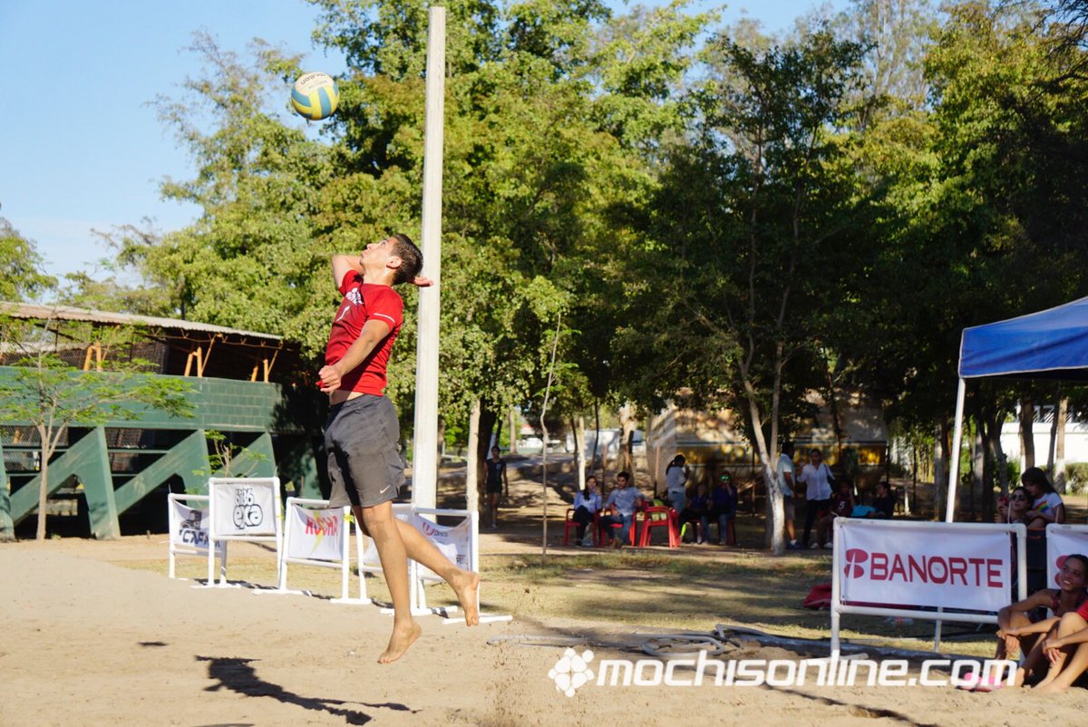 mochisonline's tweet image. Finaliza la “Copa de Voleibol de Playa Ahome 2018”, 🏐🏝 y premian a lo mejor de los equipos que participaron. Estuvimos ahí para traerte la mejor galería del evento.

En la próxima edición de #mochisonline los resultados y cientos de fotos.

¡Estamos en línea!