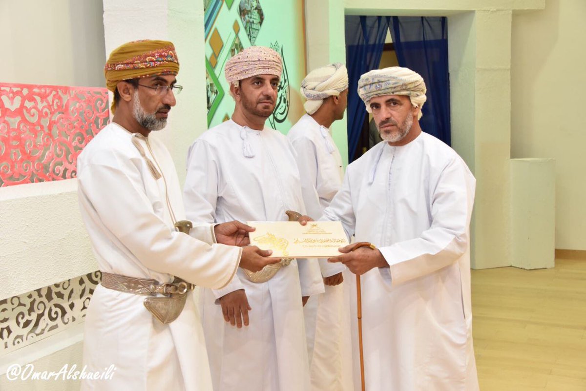 تكريما لجهد المعلم وتقديرا لعطائه اللا محدود إدارة المدرسة تبارك للأستاذ/مباك بن محمد بن مبارك المصلحي معلم مادة التربية الإسلامية هذا التكريم بيوم المعلم ليكون أكثر تحفيزا وتشجيعا من أجل بذل مزيد من الجهد والعطاء للعملية التعليمية.