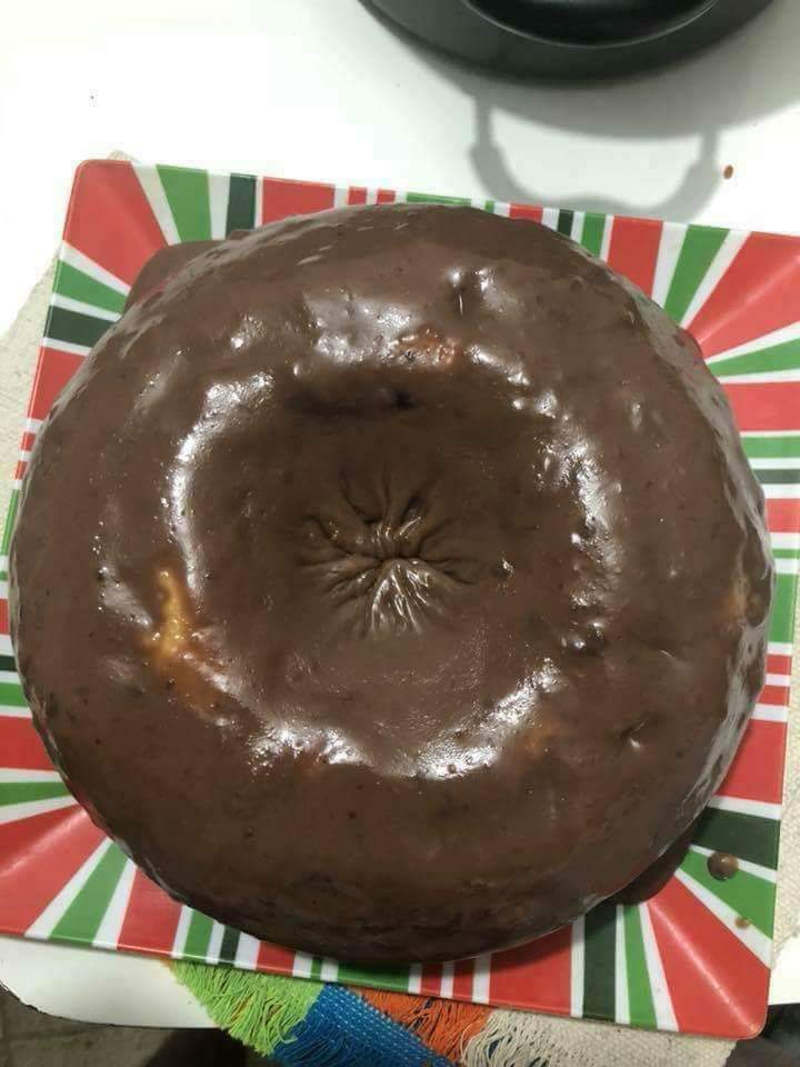 Fiz um bolo pro dia das mães .. ninguém quis comer, não entendi. 💔😂😂😂😂😂😂🤣🤣🤣🤣🤣🤣