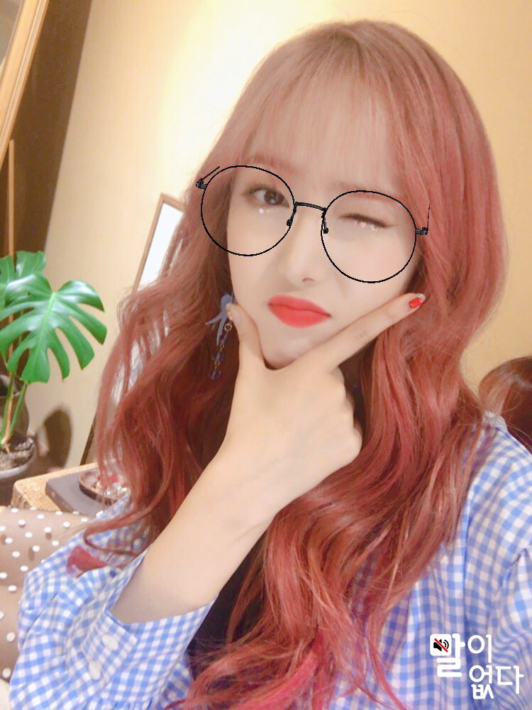 [#말이없다🔇]  

꽃처럼 예쁜 신비는
어떤 화관도 다 잘 어울려💐💕

#신비 #SINB #황은비 
#GFRIEND <a href="/GFRDofficial/">여자친구 GFRIEND</a>