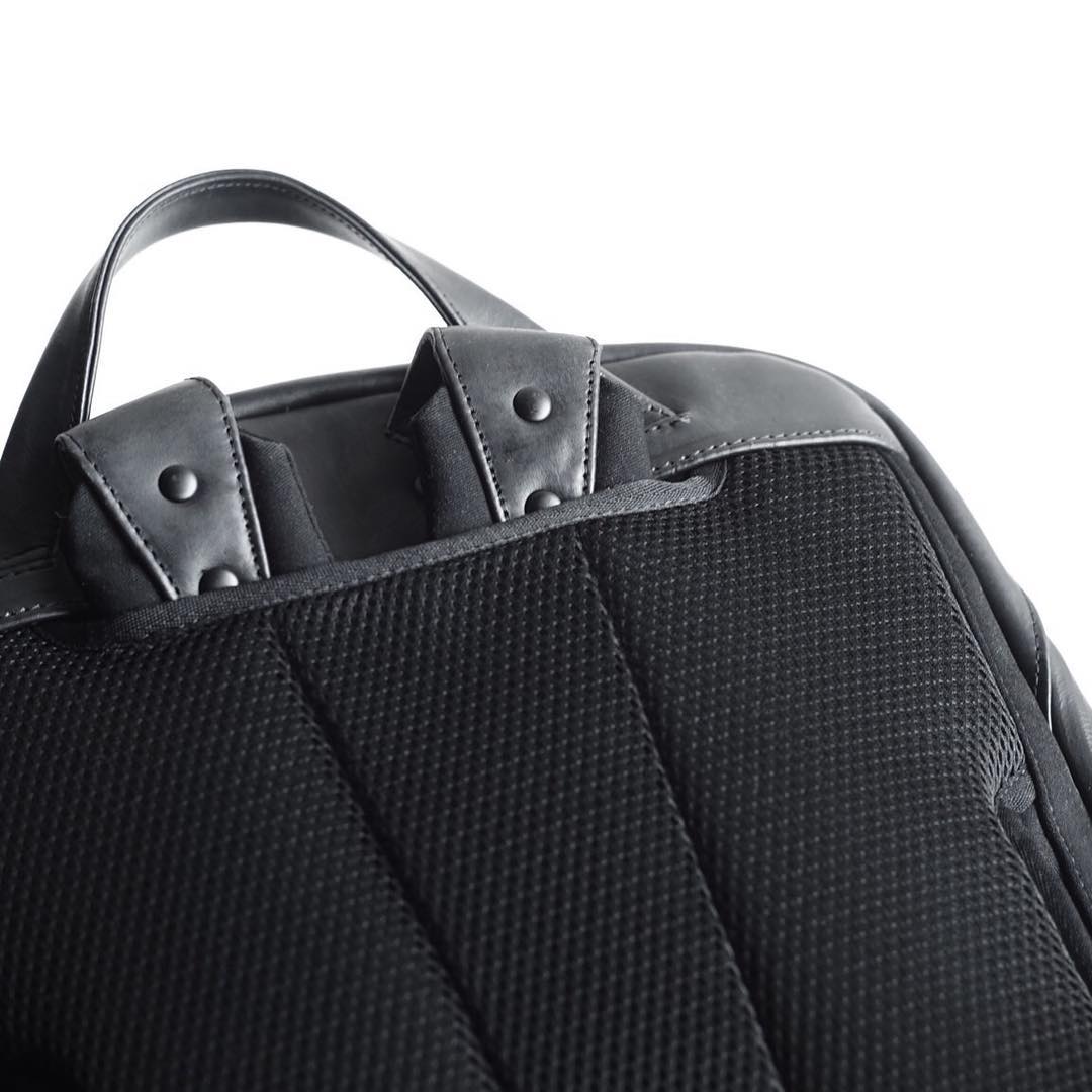_Itr_studio's tweet photo. We've changed the #backpanel to a #breathable material with #thicker #padding. As a result, it's now more #comfortable than ever. 
These changes are suggested by backers and people who tried out the One Backpack. What do you think?

#ITRonebackpack #itrdesigncouncil #updates https://t.co/7w6cIqq0ZR