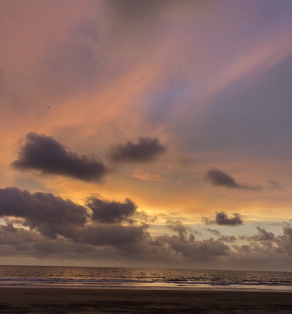 sleeperwnosockz's tweet image. I turned 20 on mommy’s day🤔🎈