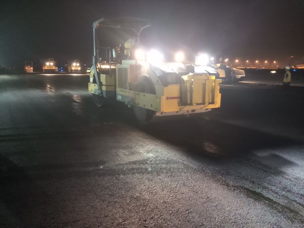 INJairports's tweet image. Pada waktu pengerjaan, pergerakan pesawat dialihkan  ke runway selatan (Runway1) sehingga memungkinkan terjadi kepadatan/antrian pada saat take off maupun landing. Kepada para penumpang &amp;amp; pengguna jasa kami mohon pengertian &amp;amp; dukungan untuk pelayanan yang lebih kedepannya.