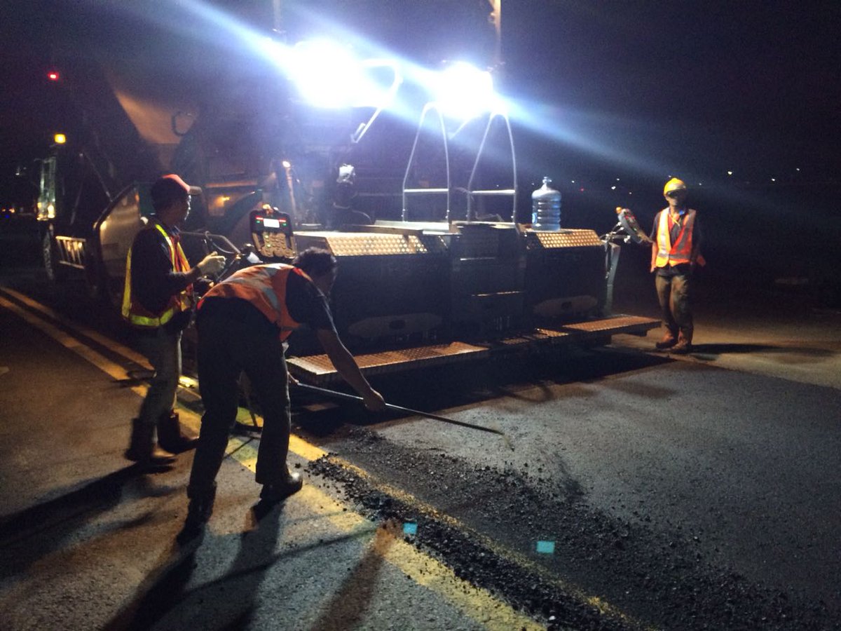 INJairports's tweet image. Pada waktu pengerjaan, pergerakan pesawat dialihkan  ke runway selatan (Runway1) sehingga memungkinkan terjadi kepadatan/antrian pada saat take off maupun landing. Kepada para penumpang &amp;amp; pengguna jasa kami mohon pengertian &amp;amp; dukungan untuk pelayanan yang lebih kedepannya.