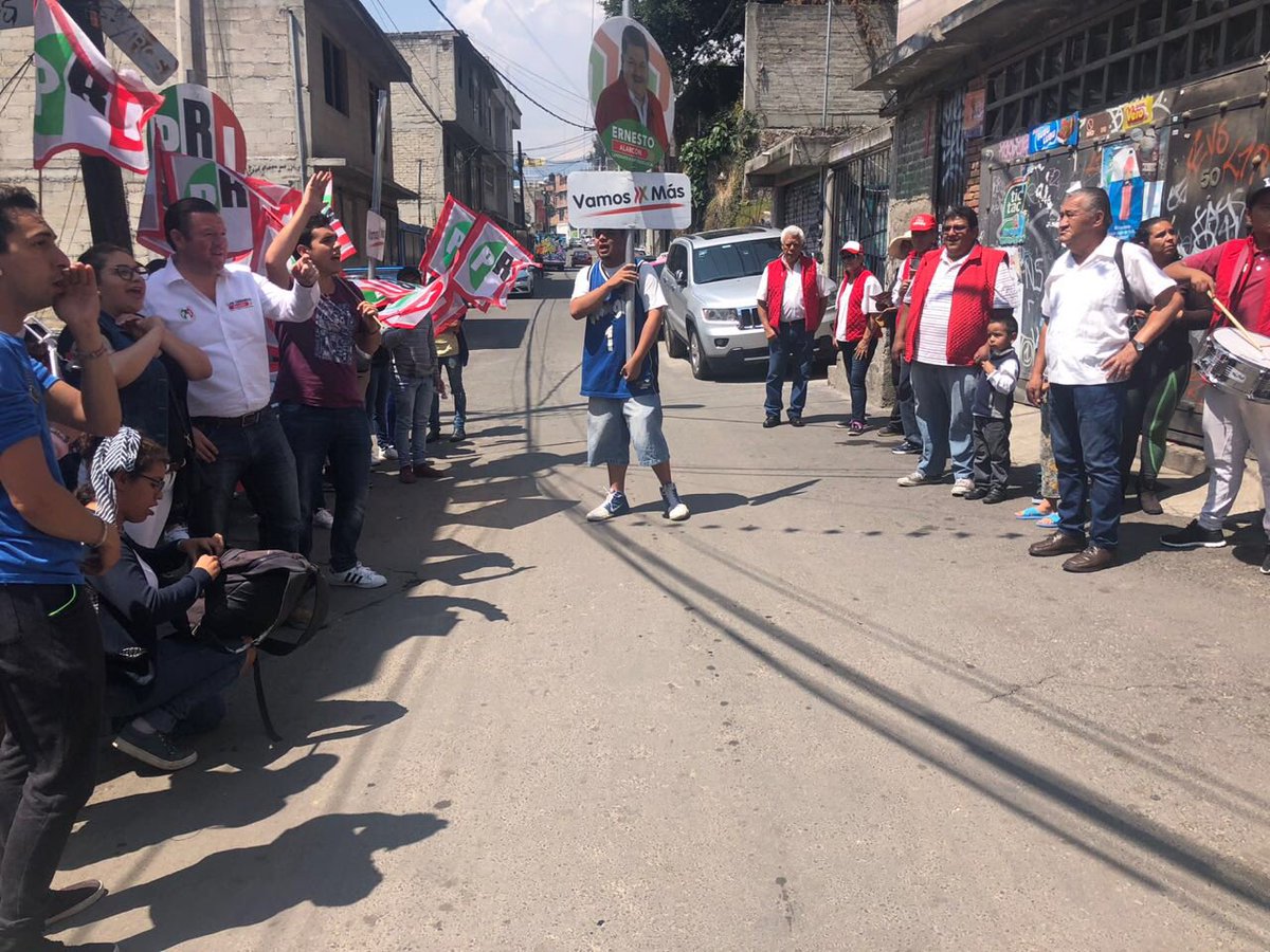 Dm_Guaida's tweet photo. ¡Amigos! Hoy visitamos a los contrerenses de la Col. Las Cruces con los candidatos a Dip. Local y Concejal, @ErnestoAJ29 y Cristian Barajas respectivamente. #VamosXMás #MoviéndonosXLaMagdalenaContreras https://t.co/rRtWxrmlbE