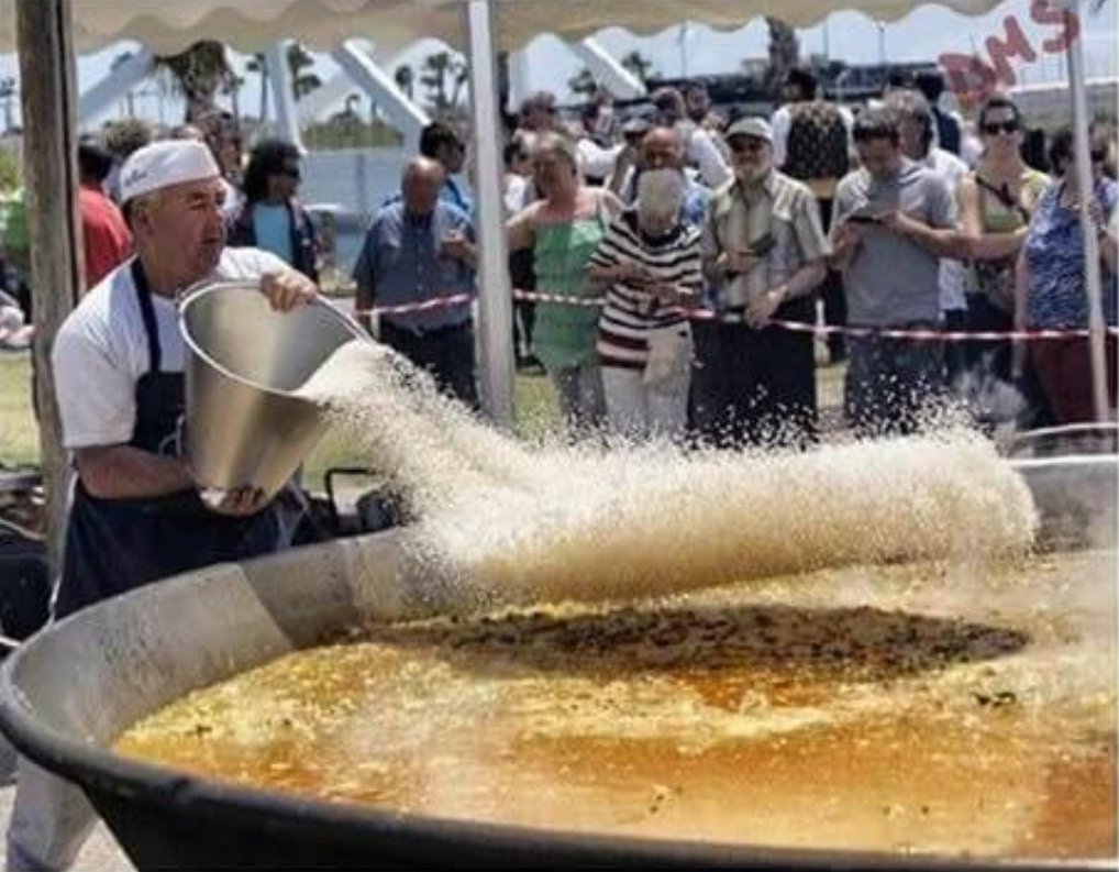 yo calculando el arroz para dos personas