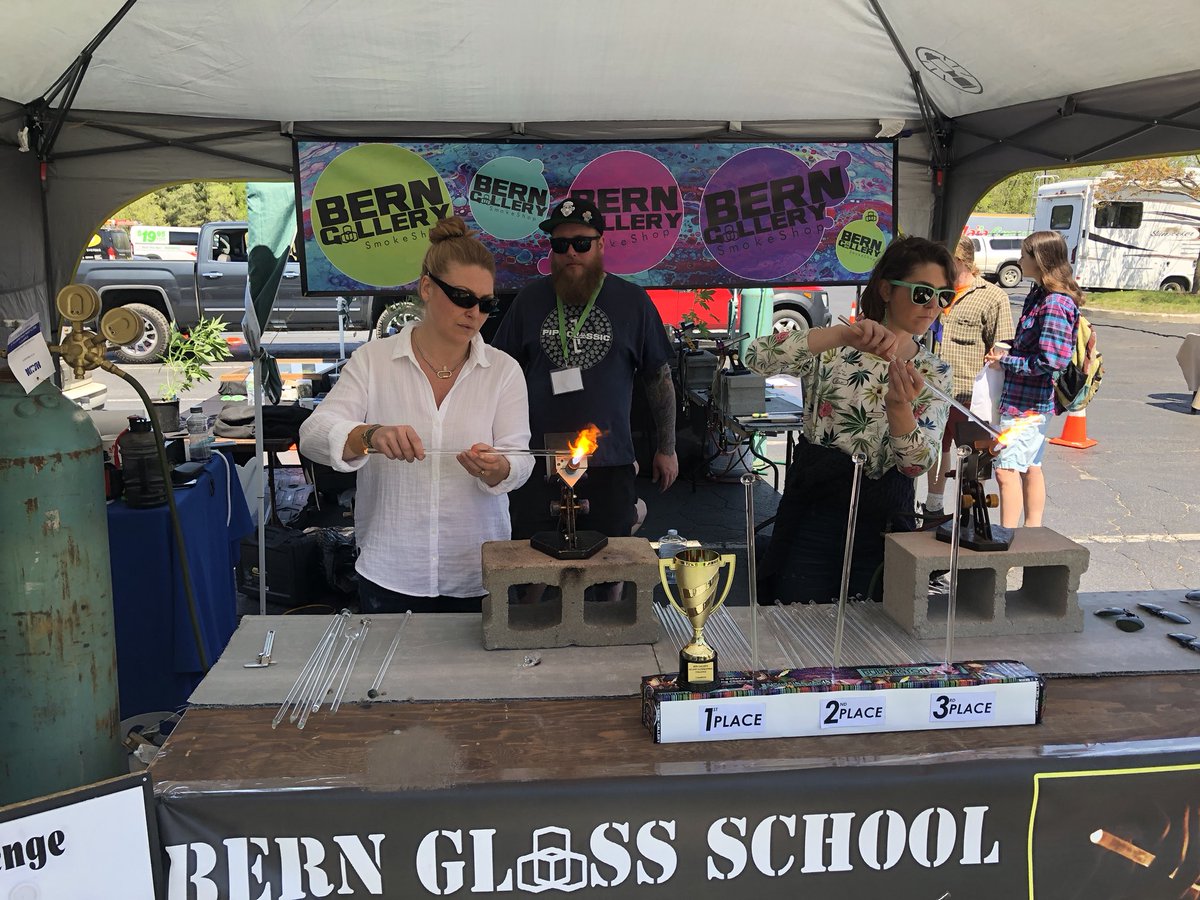 GreenerMtns's tweet photo. Thanks to all the vendors &amp; attendees who came out to #VTCANN this weekend, and helped make it a smashing success! Special thanks to @NE_CANN for picking the right crew for the job. @HeadyVermont- we made it happen! #VermontCannabis https://t.co/mFRLqg0YMs