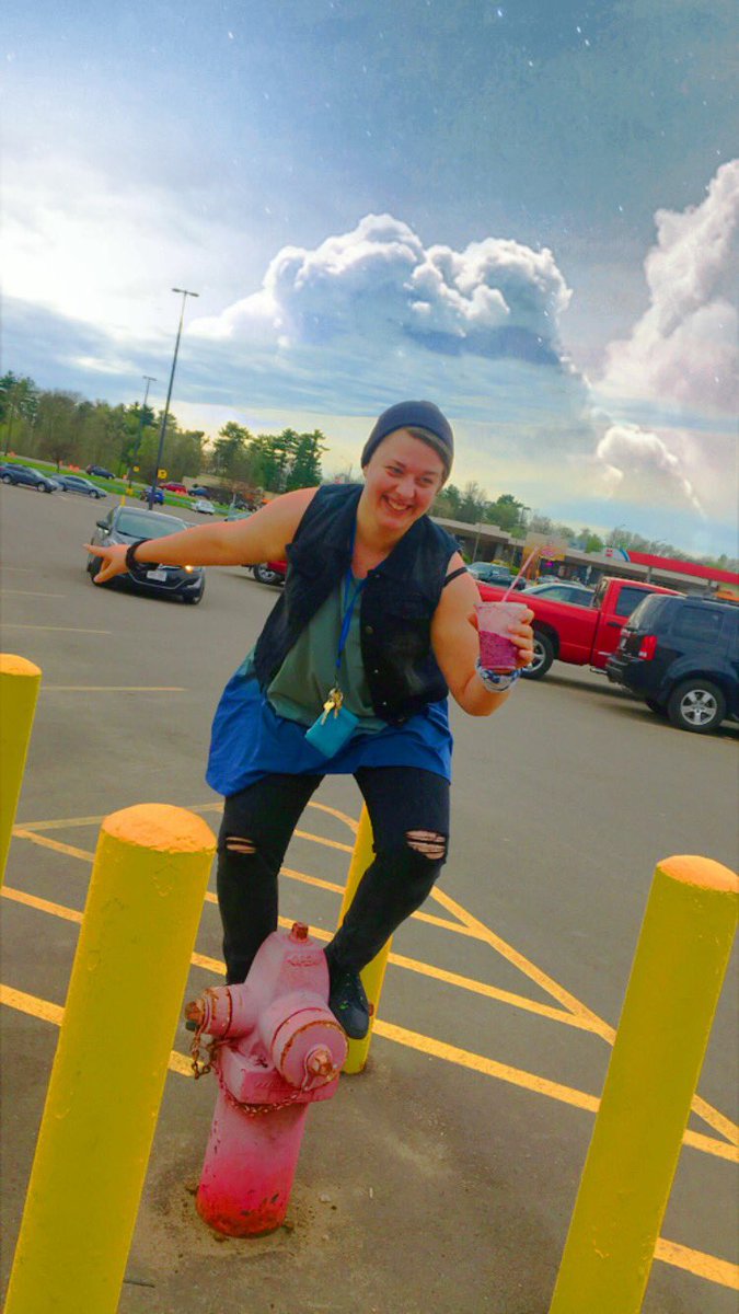 AllButAMisprint's tweet photo. Yeah, I'm weird. 

#beStrange #hazloquequieres #hazloquetehagafelíz #imonfire #firehydrant #uwstout #pirouette #youcandanceifyouwantto #butmyfriendswerewithmebro https://t.co/X5PnG1Jxeu
