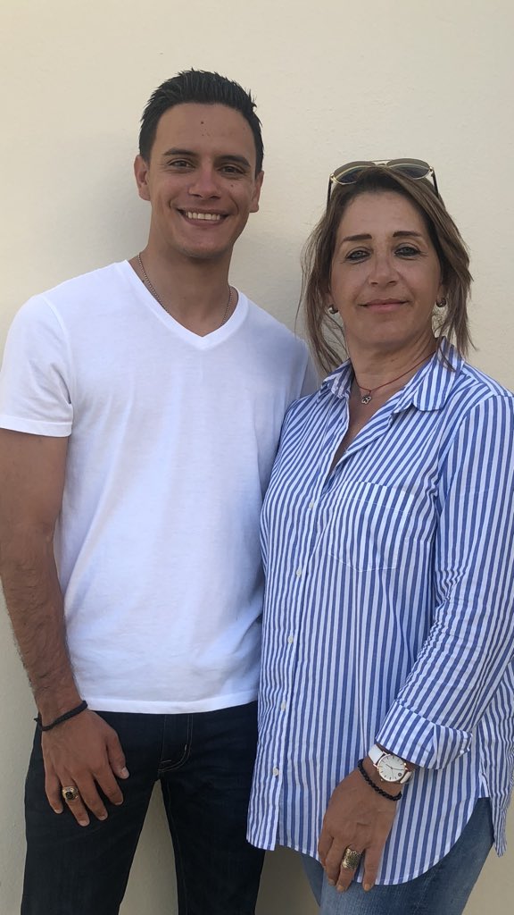 RaFaGaetan's tweet photo. ¡El que te conoce sabe que eres LA MEJOR y #EstasDura ! Vieja,TE AMO con todo mi corazón 😍😘 https://t.co/6I2NpE3wmP