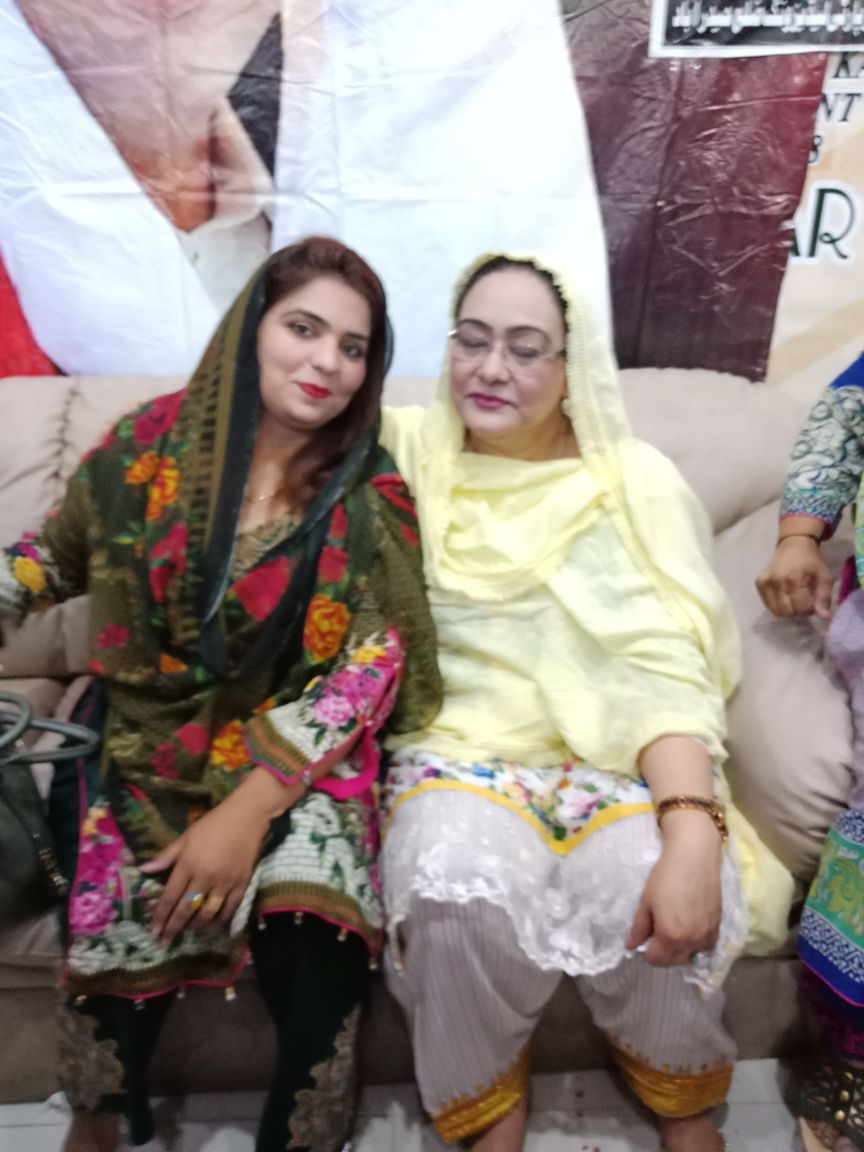 Hameedappp1's tweet photo. Presisent PPP LW Sindh @shaguftajumani presiding meeting of PPP Hyd,shahed bezirabad &amp; Mirpurkhas Division at Hyderabad,where PPP announced to hold a sit inn against atrocities of Pml N on 16th May 2018.. Where they ve blocked water of Sindh, 18Hours Loadshedding of electricity https://t.co/lbiH16sBCT