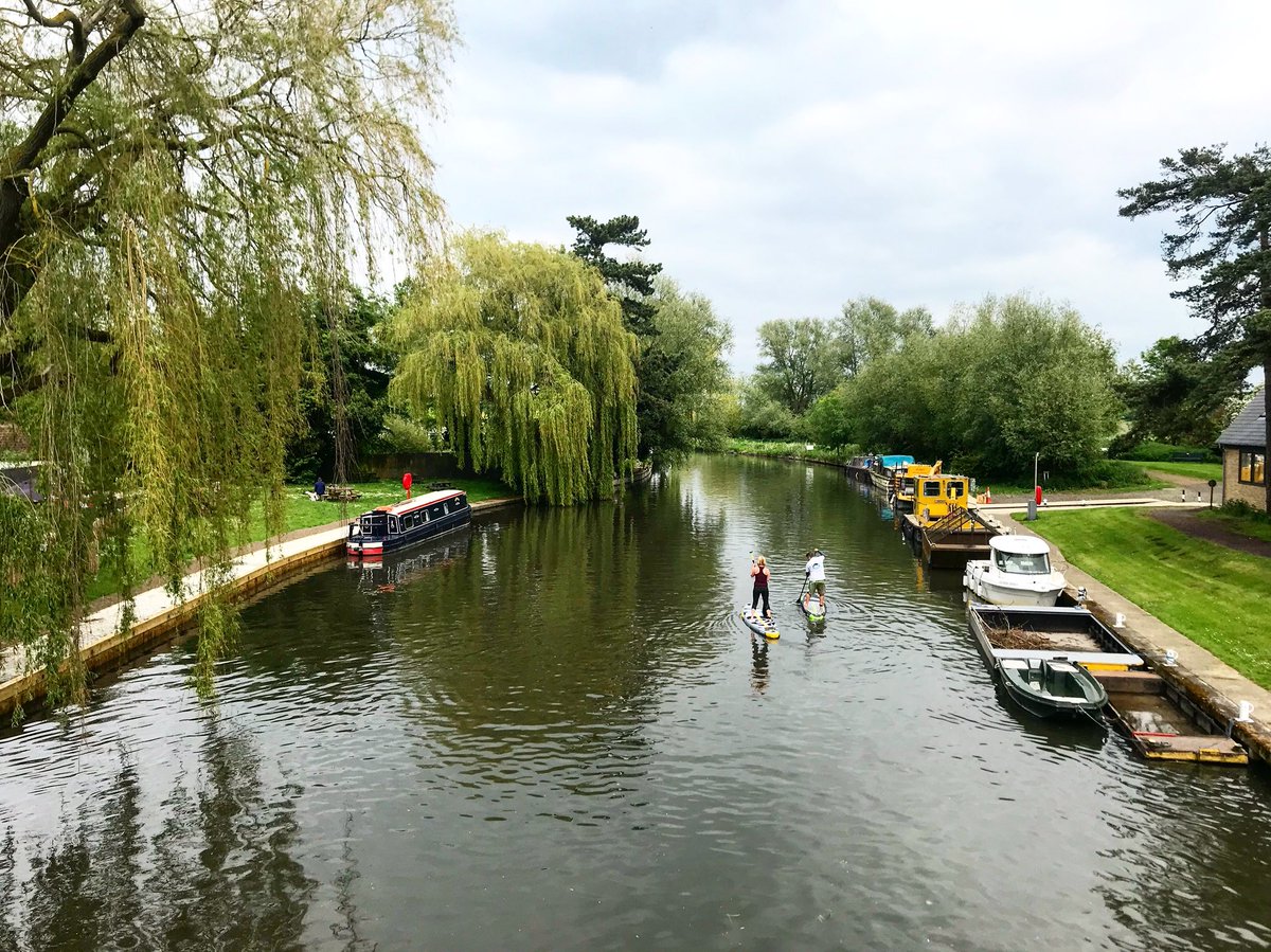 SupWhale's tweet photo. Idyllic location for a #SUP lesson:SUPer impressed with Kate, who switched boards &amp; was shreddin’ on the race board at the end of the session💪🏄‍♀️ #Cambridge #goexplore #learn2SUP #yearroundstoke #ystersup #ystersupuk #active #outdoors #standuppaddle https://t.co/G8wg3MPwyk