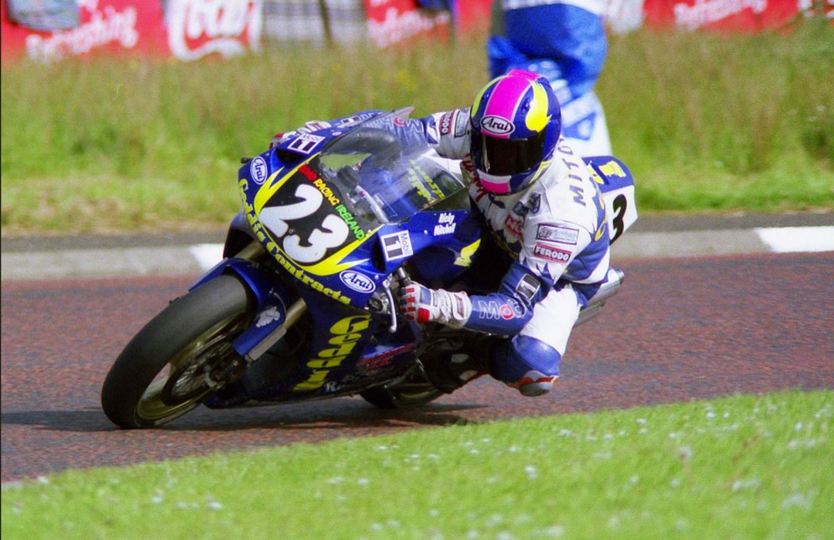MrPaulhull71's tweet photo. @spectrumpics #RICKYMITCHELL @patchcbr600 #ROADRACING #PUREROADRACING #REALROADRACING https://t.co/PFi0w56WxY