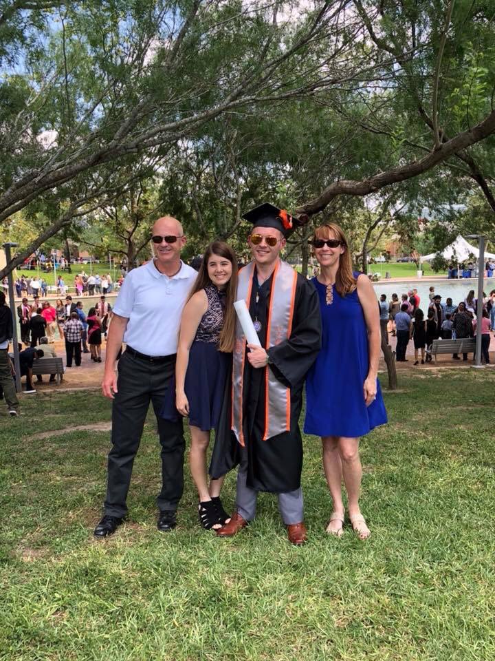 Demiharms__'s tweet photo. Congrats big bro!! Very proud of you &amp; excited that your new job is close so I can annoy you more💙🧡love ya https://t.co/X49wOfVfnI