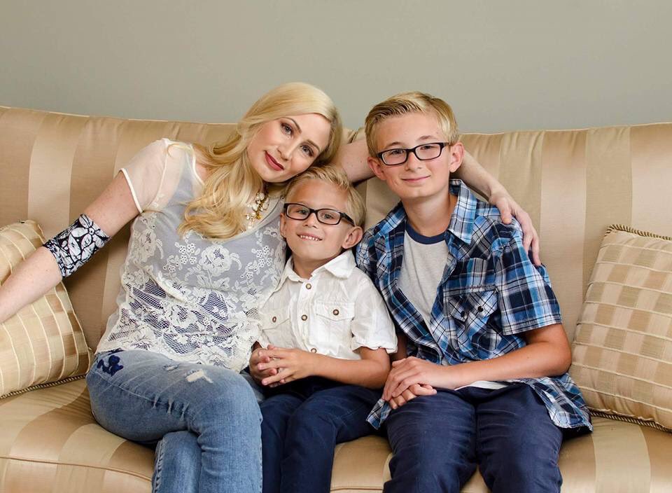 marcie_stewart's tweet photo. If you destroy a mom with a piece of toxic #mesh #implant you destroy her whole family. It will be generations before our families will recover from all the damage done. Jake and Ben are spending their first #HappyMothersDay2018 without their momma. #SayNoMesh #60minutes #RIP https://t.co/zgP5CfiUEg
