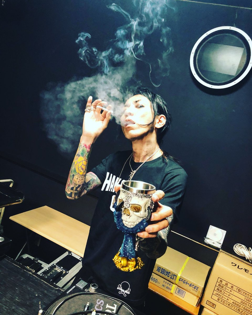 beast_official_'s tweet photo. gobadbrain
#gobadbrain
#rockbandbeast
#threeeyesjack
#fareasttrantino
#vocalist
#rocker
#jrock
#tattoo
#artist
#musician
#repostok
#拡散希望
#makeup
#函館
#japaneserocknroll
#狼
#煙
#rockfashion
#rockstyle
#skullart
#余生を極める
函館サイコー‼️
fuckin my birthday🖕 https://t.co/Hjn4za0kH5