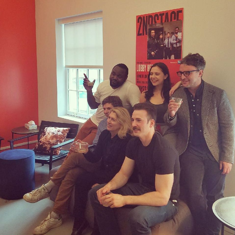 "Feliz encerramento de #LobbyHero. Obrigado #OrangeIsTheNewBway por tornar esse sonho realidade." - <a href="/2STNYC/">Second Stage Theater</a> via Instagram. ❤