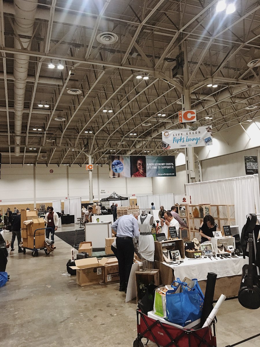buygoodfeelgood's tweet photo. THANK YOU! THANK YOU! THANK YOU!
We are so appreciative to the Organizations, Exhibitors, Companies, Attendees, Family, Friends, and everyone in between who shared their weekend with us. Until next year - same place, same time! #BGFG2018 https://t.co/GOeyazelvv