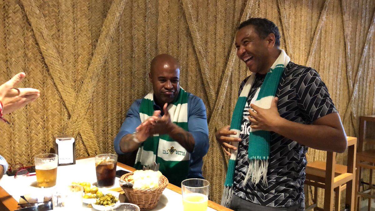 Mejor tirador de faltas del mundo #Assunção un verdadero placer jugar contigo y volver a verte en sevilla