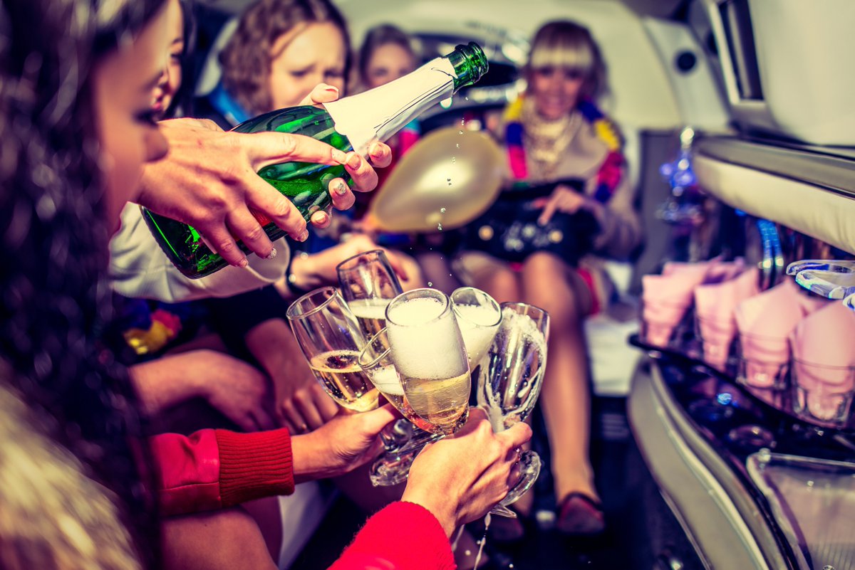 FiveStarLimoNV's tweet photo. Book your bachelor/bachelorette #limousine or #partybus in Las Vegas https://t.co/mFbAt6AOHr https://t.co/Nufw9vnceD