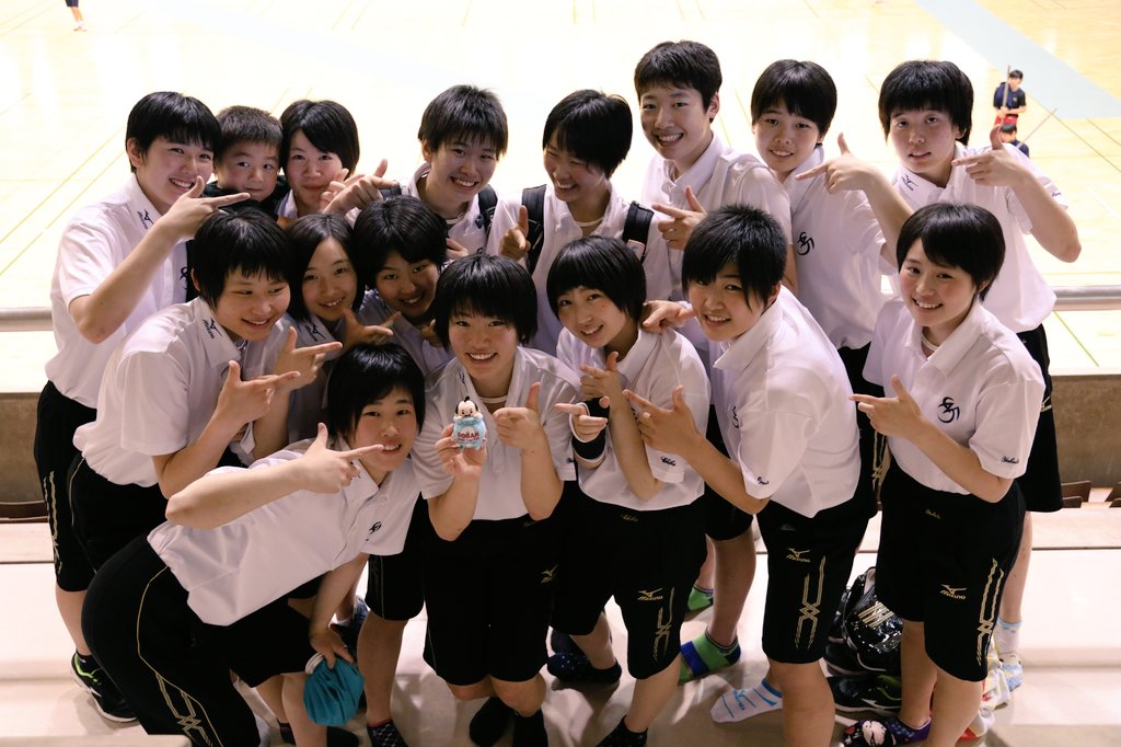 kuzo884893's tweet photo. 🌺おはようございます❗🤗

🏐全九州バレーボール総合選手権【高校女子】
 #佐賀清和高校 
🥈準優勝おめでとうございます❗🎉🎊💐👏

#壺侍 📣全力応援
#佐賀旅  #あそぼーさが 

2018,5,13  那覇市民体育館 https://t.co/Fuli7QAXgb