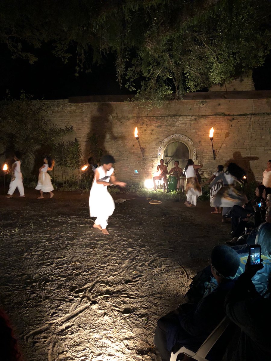sachapper's tweet image. Negros dançando livres em uma antiga senzala na Charqueada São em Pelotas! Ironia do destino !!