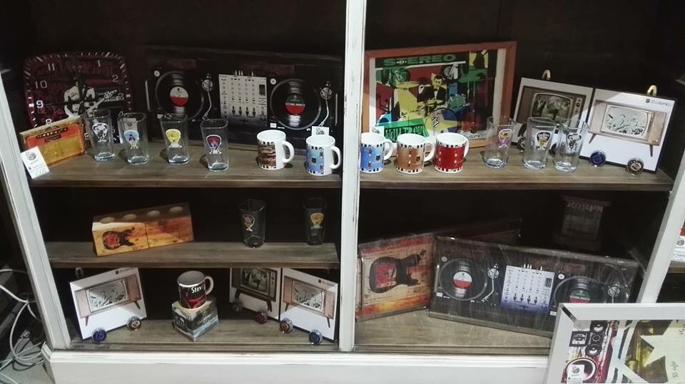Cooltomica's tweet photo. Gracias al suceso de la Feria de Cooltomica en El Mercadillo de Colegiales nos quedamos 1 semana más!!, así que venite a Zapiola 1575!!
#FeriaCooltomica #ByTopoRaiman #CooltomicaPics #LlevateTodo https://t.co/IDyNQR1yg0