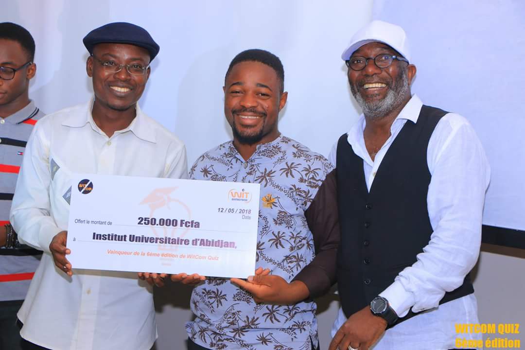 WITCOM1's tweet photo. Cérémonie de remise de lots au vainqueur du WitCom Quiz 6ème édition et aux autres participants.
#WitComQuiz6èmeedition
#Lespritdelexcellence https://t.co/z4TccYt0y9