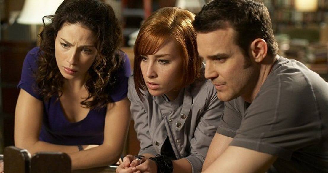 nbfrankmano's tweet photo. #Syfail Flashback - May 2013 #Warehouse13 Cancelled. "This is an odd move on #Syfy, given that season 4 has yet to finish. The series is still pulling in decent numbers for the network So, why cancel a well-liked and well-watched show?" #Cancelgreater https://t.co/ef0P5Clied
