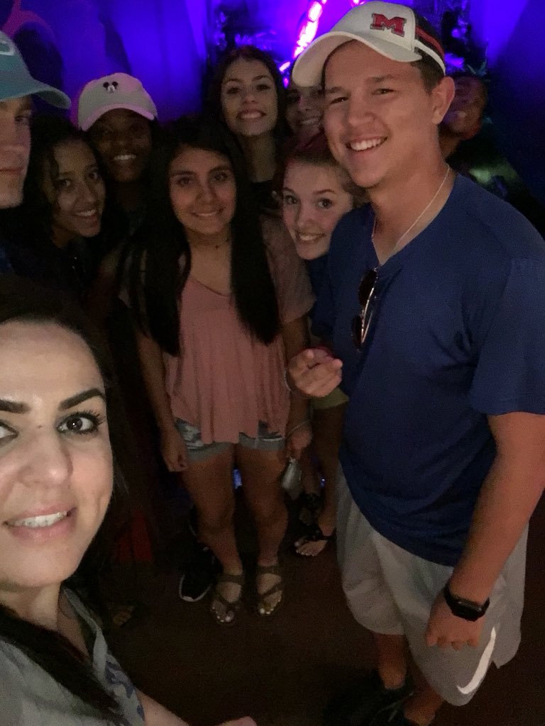 MidwayHSAVID's tweet photo. Another AVID senior trip in the books...SO.MUCH.FUN!!!! #ThisIsAVID @AVID4College https://t.co/M9yhq8Lfyi