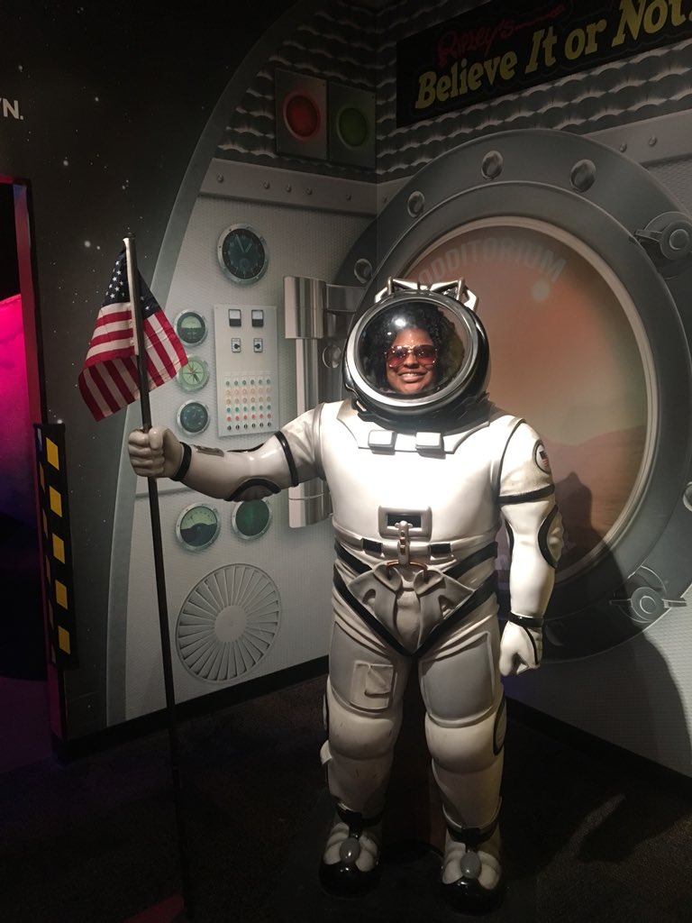 MidwayHSAVID's tweet photo. Another AVID senior trip in the books...SO.MUCH.FUN!!!! #ThisIsAVID @AVID4College https://t.co/M9yhq8Lfyi