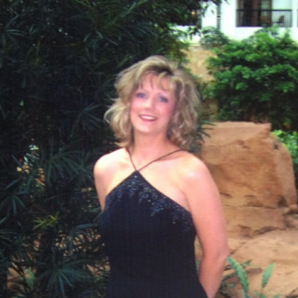 Special Mother’s Day to this hot momma😘