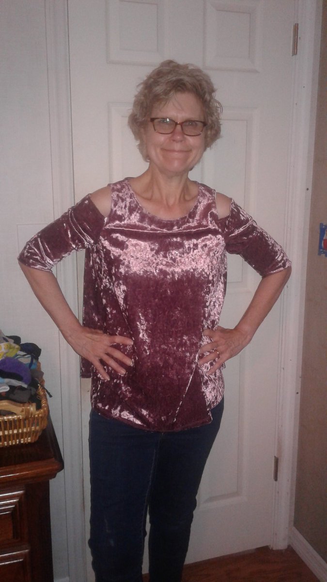 lime_space's tweet image. TWITTER! I need aid! My mom says that she thinks Pink Diamonds design is very pretty,but she's sheepish about cosplay. BUT, We agreed that if this post gets 1K likes, she'll dress up as her at the next con I go to! 💕🌹 #StevenUniverse #PinkDiamond @IAmSusanEgan @DeedeeMagnoHall