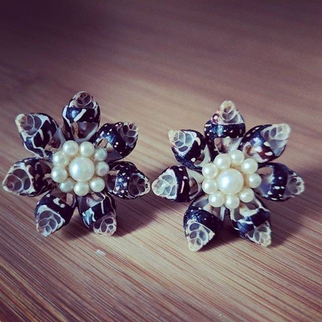 yrrestoration's tweet photo. Vintage sea shell clip on earrings. #natureinspired so unique and super popular on my Etsy store front. Check it out and a whole host of new jewelry. Link in bio. #etsy #vintage #seashells #natureinspired #clipon #artdeco #midcent… https://t.co/ed7xWfe6aL https://t.co/Z4ReWGp1s7