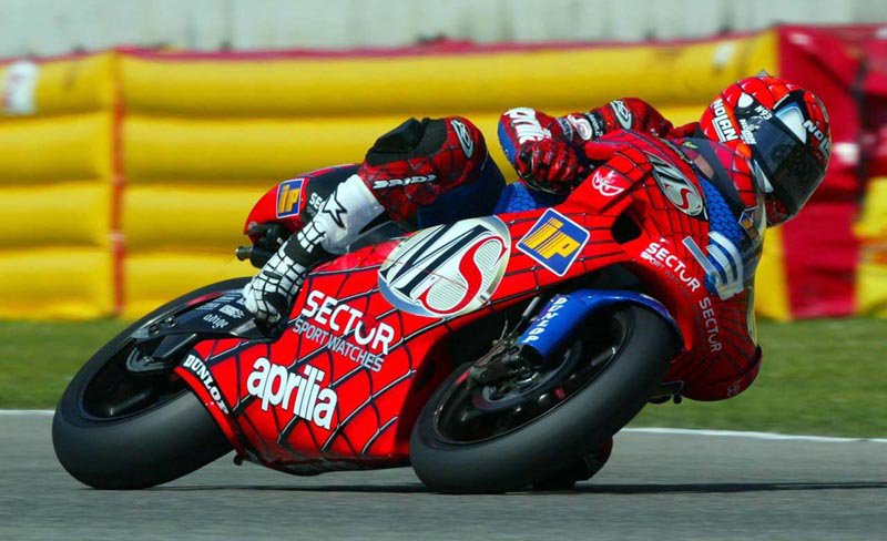MODELLINO APRILIA RSV250 MARCO MELANDRI 2002 1/24 DIECAST