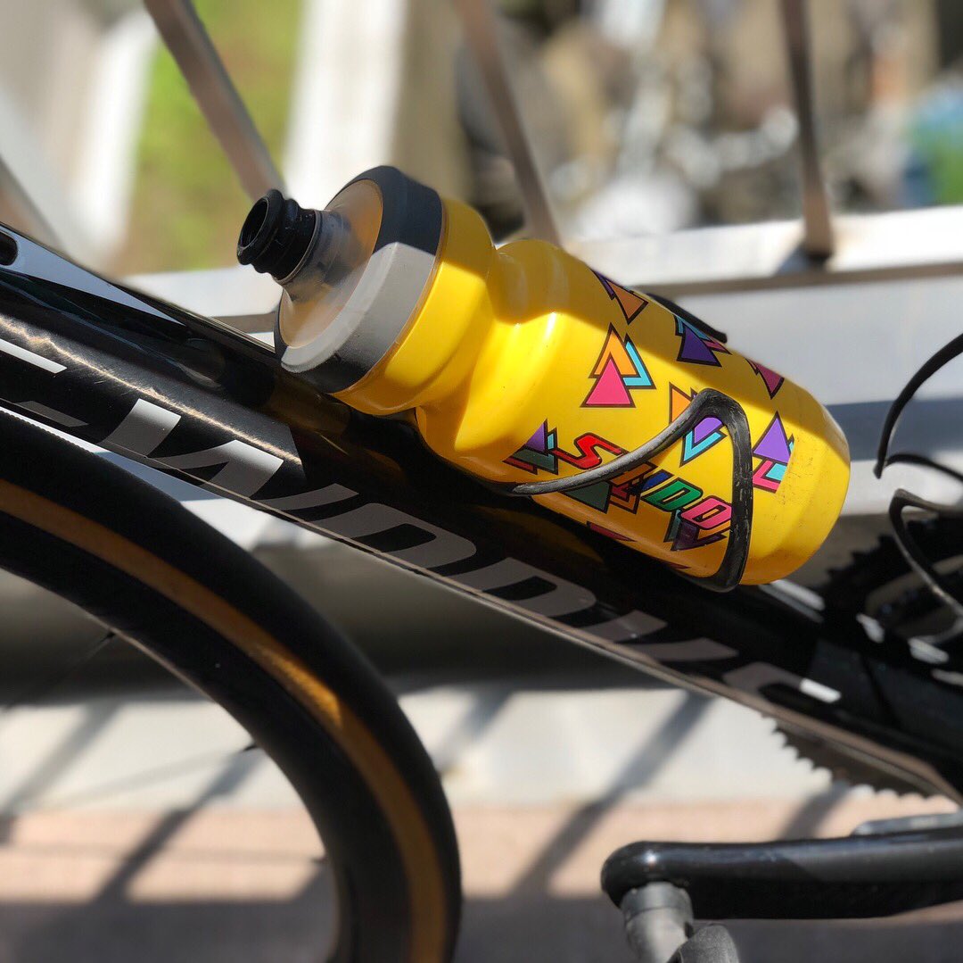 BiciclettaShido's tweet photo. 思いの���暑い!INSULATEDボトルのテスト今日やれば良かったと後悔してます。でもオリジナルのイエローボトル可愛くて好きです! #自画自賛 #仕事前ride #specialized #スペシャライズド #evade2 #bolle #aeromax #aeromax_ltd #puristwatergatebottle https://t.co/9ciloax5v9