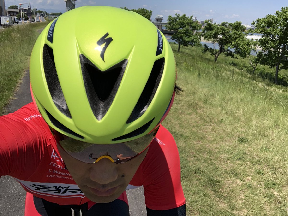 BiciclettaShido's tweet photo. 思いの���暑い!INSULATEDボトルのテスト今日やれば良かったと後悔してます。でもオリジナルのイエローボトル可愛くて好きです! #自画自賛 #仕事前ride #specialized #スペシャライズド #evade2 #bolle #aeromax #aeromax_ltd #puristwatergatebottle https://t.co/9ciloax5v9