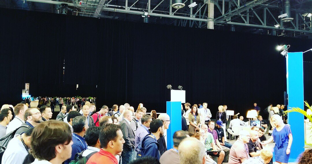 red7live's tweet photo. JoDee packed out the booth &amp; aisles at Dell Technologies World in Vegas last week!!! #livemarketing #marketing #eventmanager #tradeshow #experimentalmarketing #facetofacemarketing #dancing #marketing #red7live #host #webinar #publicspeaking #presenter #backstage #dell #technology https://t.co/dMi2BmCplR