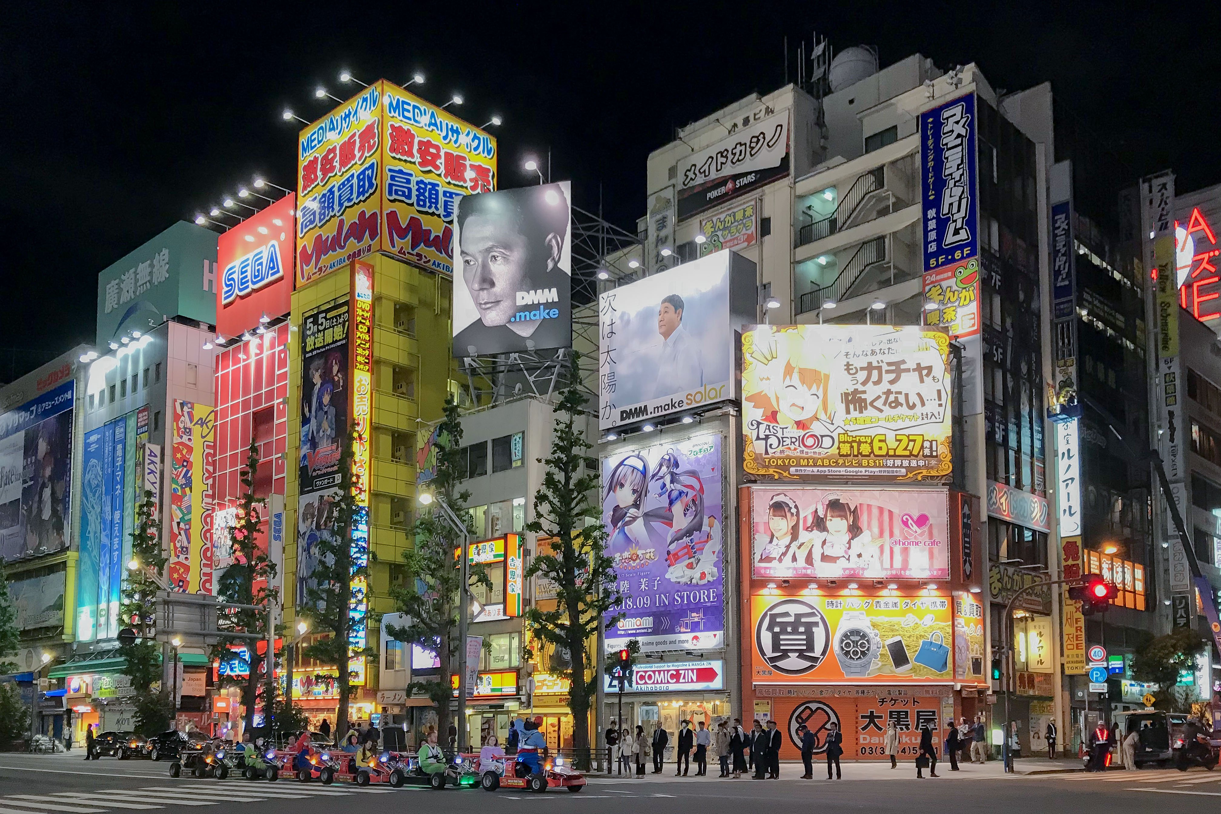 小山 裕己 Yuki Koyama 秋葉原中央通りのまんが喫茶ゲラゲラの看板がなくなったと聞いて先週木曜夜に撮った写真と金曜夜に撮った写真を比べてみた どうやらこのタイミングで作業が入ったみたい 次は何が入るのかな T Co F9ffhympza Twitter