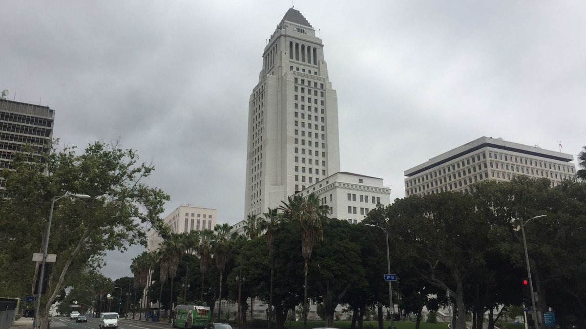 latimes's tweet photo. "May gray" in L.A. won't be going away, forecasters say https://t.co/bJAJGII7at https://t.co/eEZpHvjMDP